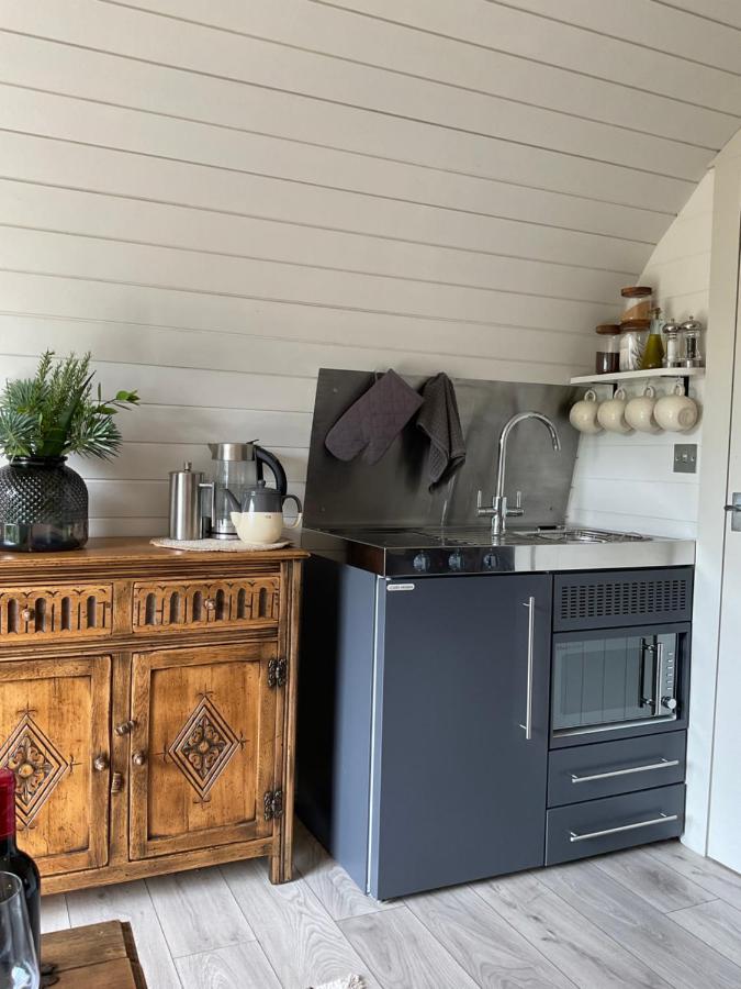 Готель Secluded Cosy Luxury Pod With Wood Fired Hot Tub Шрусбері Екстер'єр фото