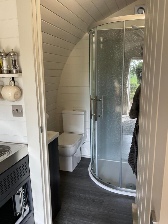 Готель Secluded Cosy Luxury Pod With Wood Fired Hot Tub Шрусбері Екстер'єр фото