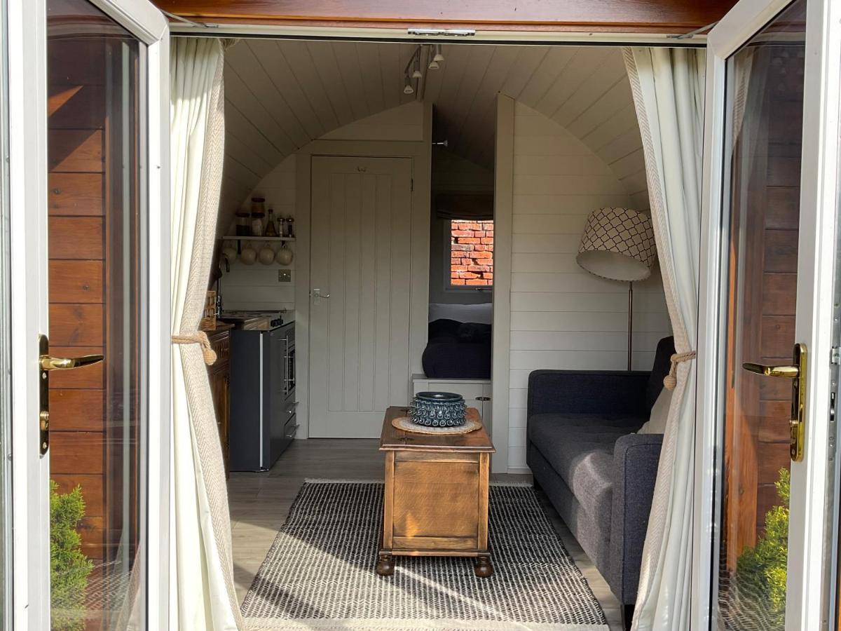 Готель Secluded Cosy Luxury Pod With Wood Fired Hot Tub Шрусбері Екстер'єр фото