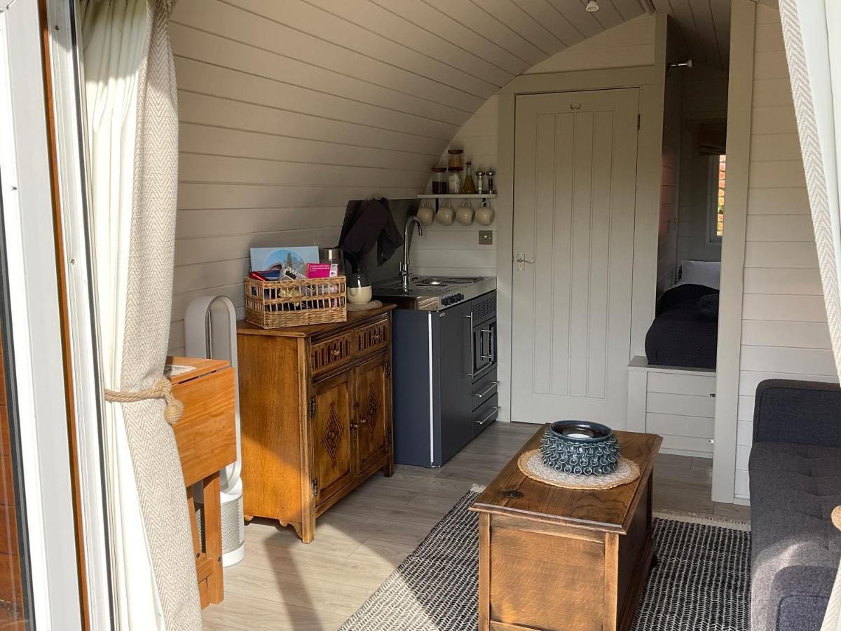 Готель Secluded Cosy Luxury Pod With Wood Fired Hot Tub Шрусбері Екстер'єр фото