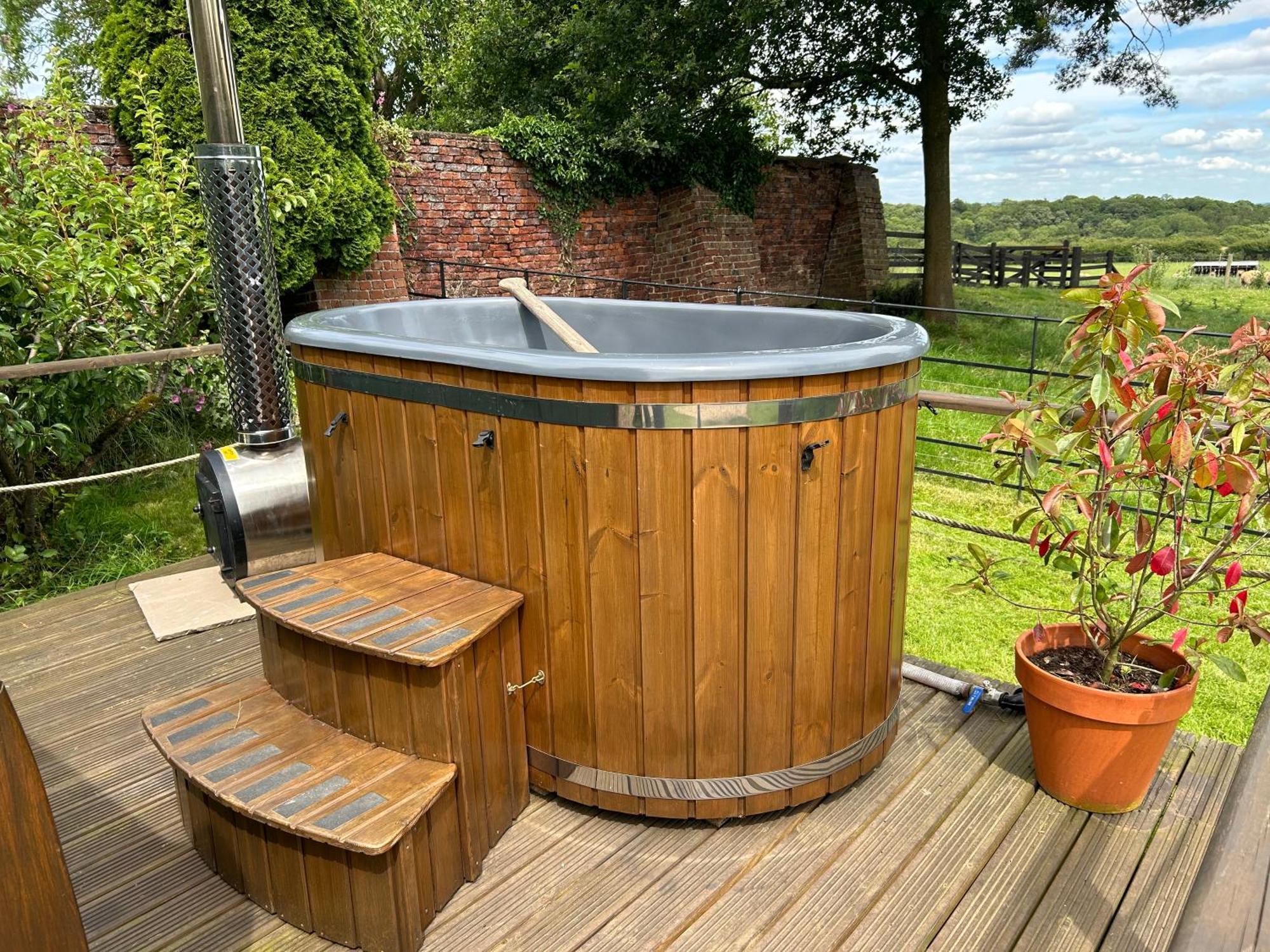 Готель Secluded Cosy Luxury Pod With Wood Fired Hot Tub Шрусбері Екстер'єр фото